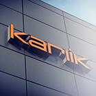 Logo firmy Karlik na elewacji nowoczesnego budynku