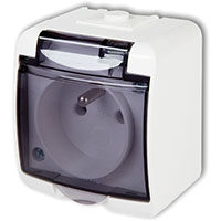 Białe gniazdo z klapką bryzgoszczelną Karlik Junior do montażu natynkowego